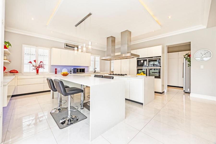 7 Bedroom Property for Sale in Flamingo Vlei Western Cape